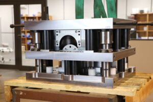 Tłoczniki i wykrojniki – tłoczenie i wykrawanie wyrobów z blach