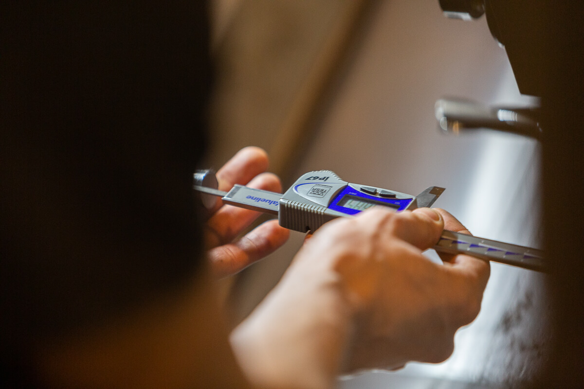 Pomiar w obróbce CNC - jak dokonywać pomiarów detali?