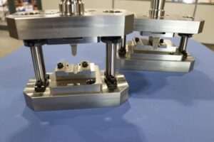 Wykrojniki i tłoczniki do kształtowania blach