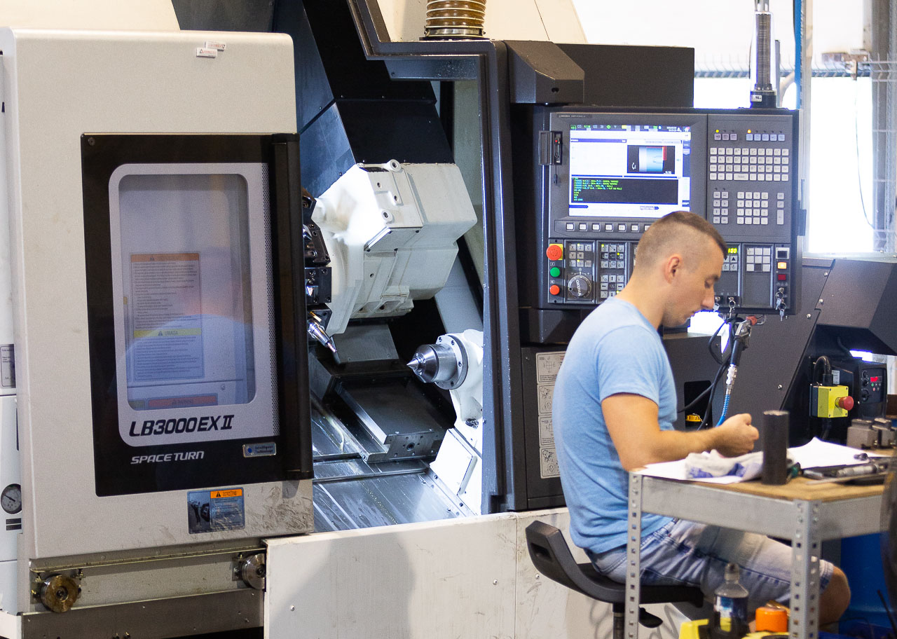 Na czym polega praca operatora maszyn CNC?