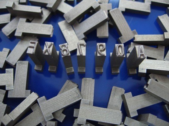 Metalowe czcionki wymienne