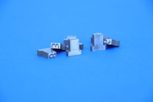 Metalowe czcionki wymienne