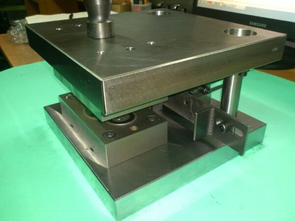 Tłoczniki do znakowania logo, logotypów i znaków firmowych